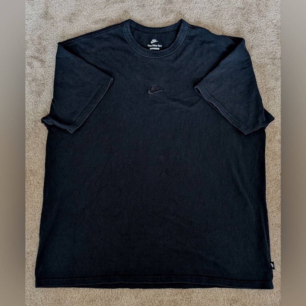 Nike Loose Fit Black Tee - Size XL